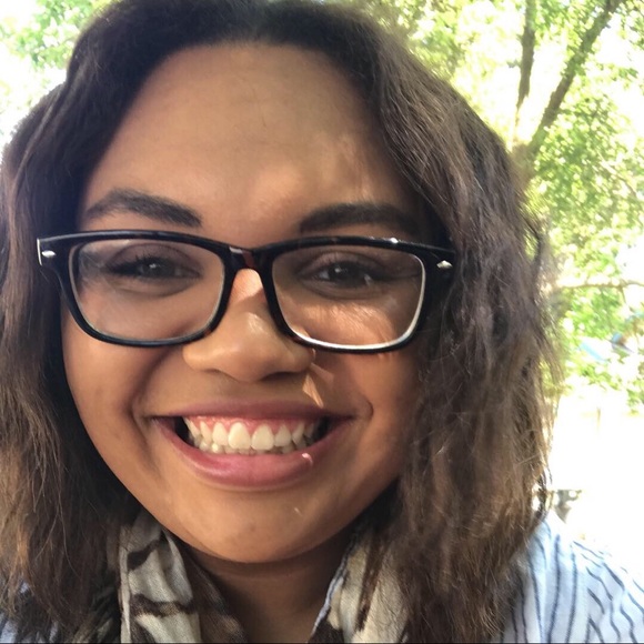 Meet your Posher, Jessica - Picture 2 of 2